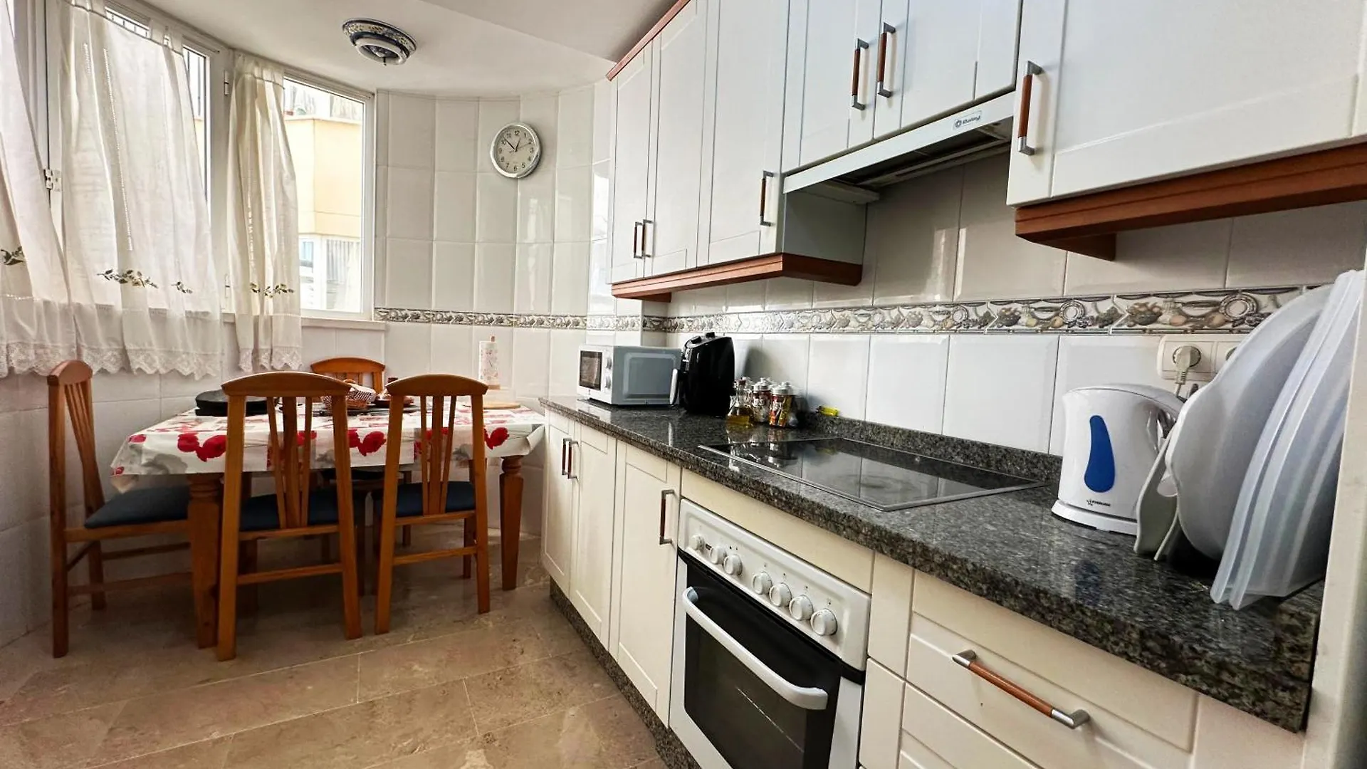 Apartment Bri - Amplio Apartamento Con Terraza, Piscina, Tenis, Padel, Playa A 5 Minutos Torremolinos