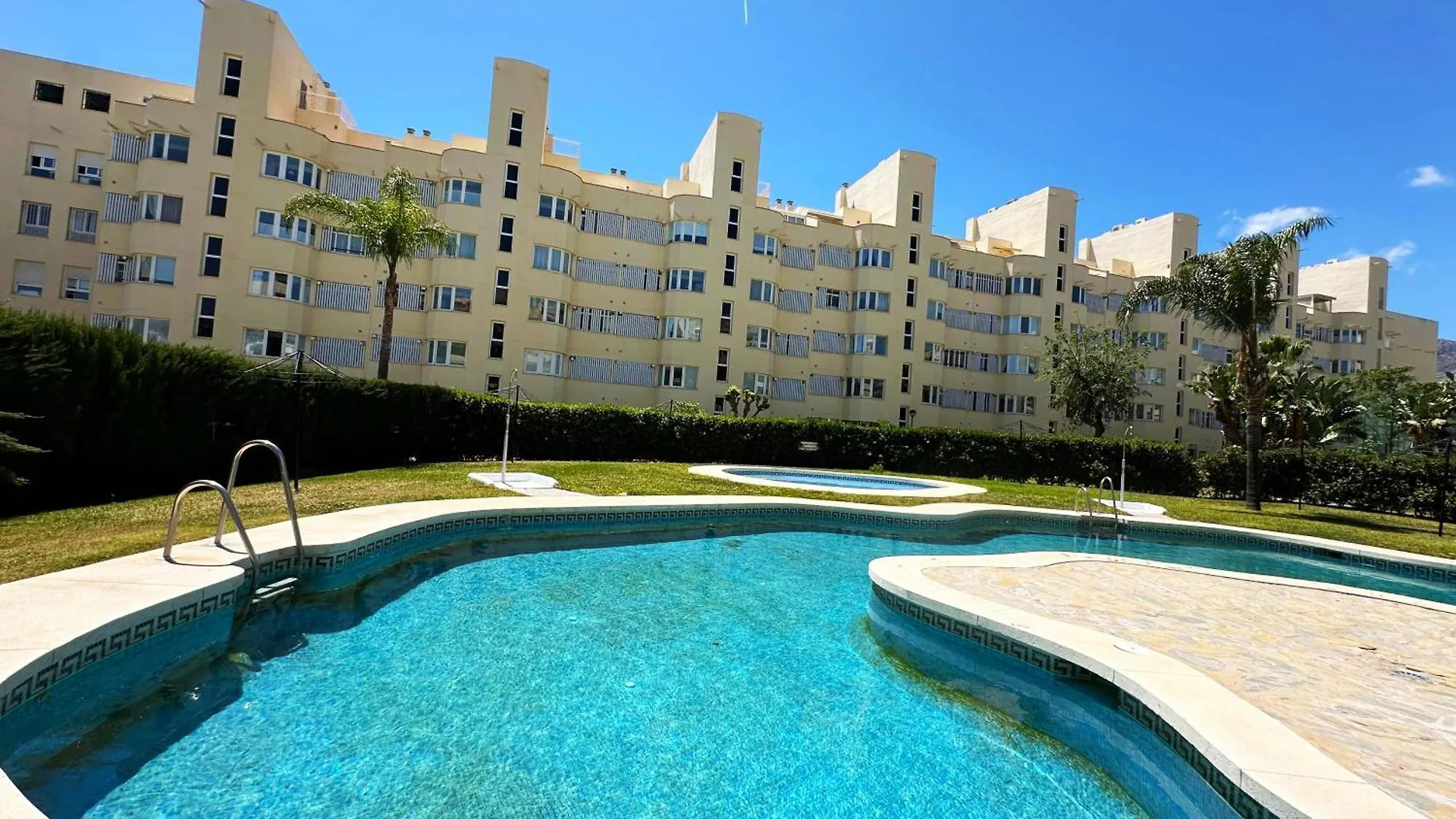 Bri - Amplio Apartamento Con Terraza, Piscina, Tenis, Padel, Playa A 5 Minutos Torremolinos Spain