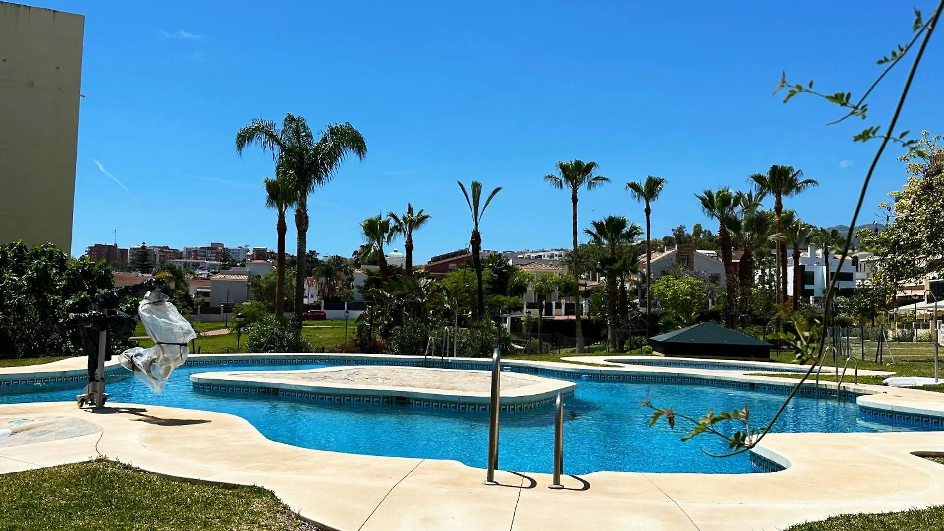 Bri - Amplio Apartamento Con Terraza, Piscina, Tenis, Padel, Playa A 5 Minutos Torremolinos Spain