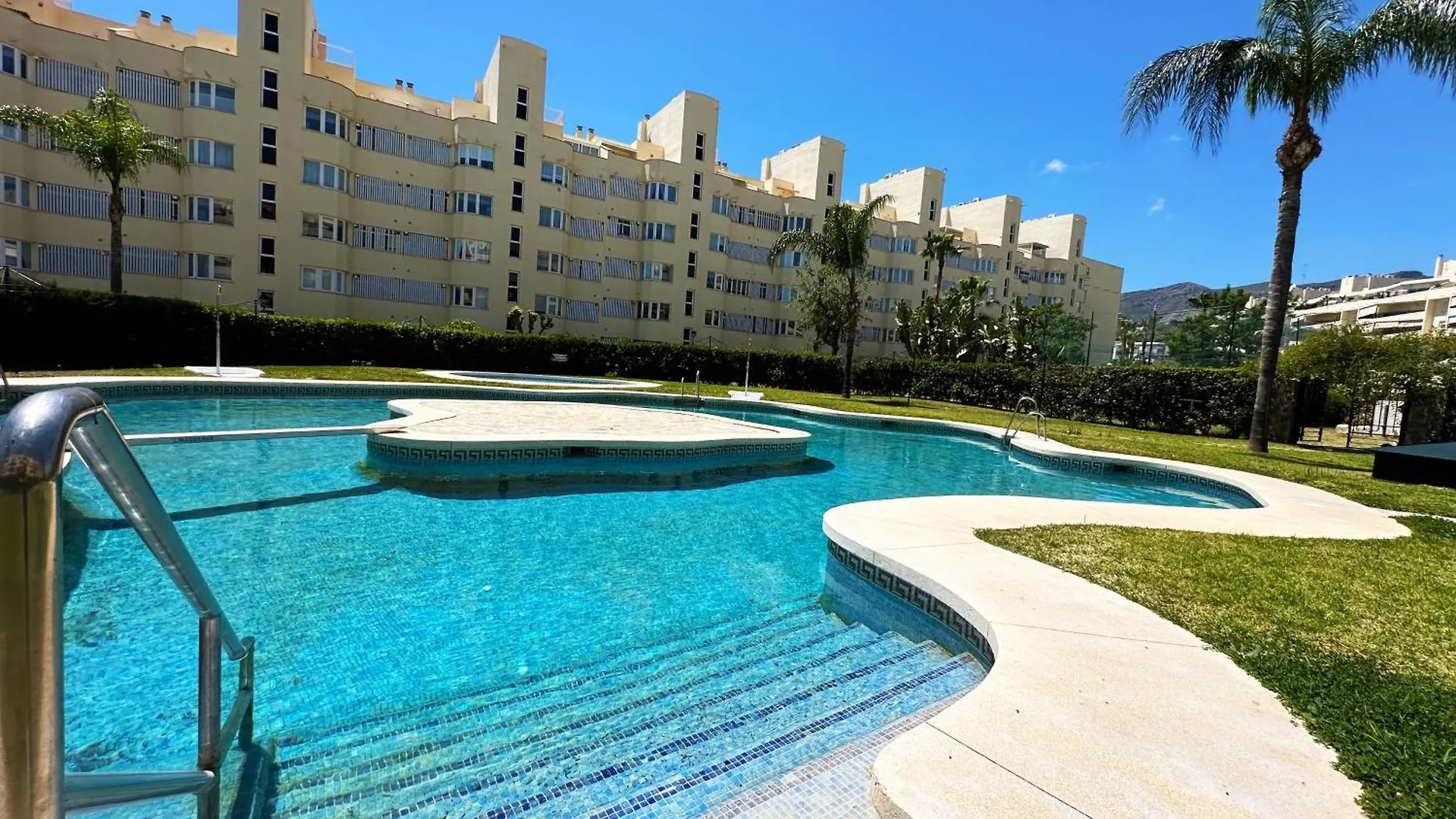Bri - Amplio Apartamento Con Terraza, Piscina, Tenis, Padel, Playa A 5 Minutos Torremolinos Apartment