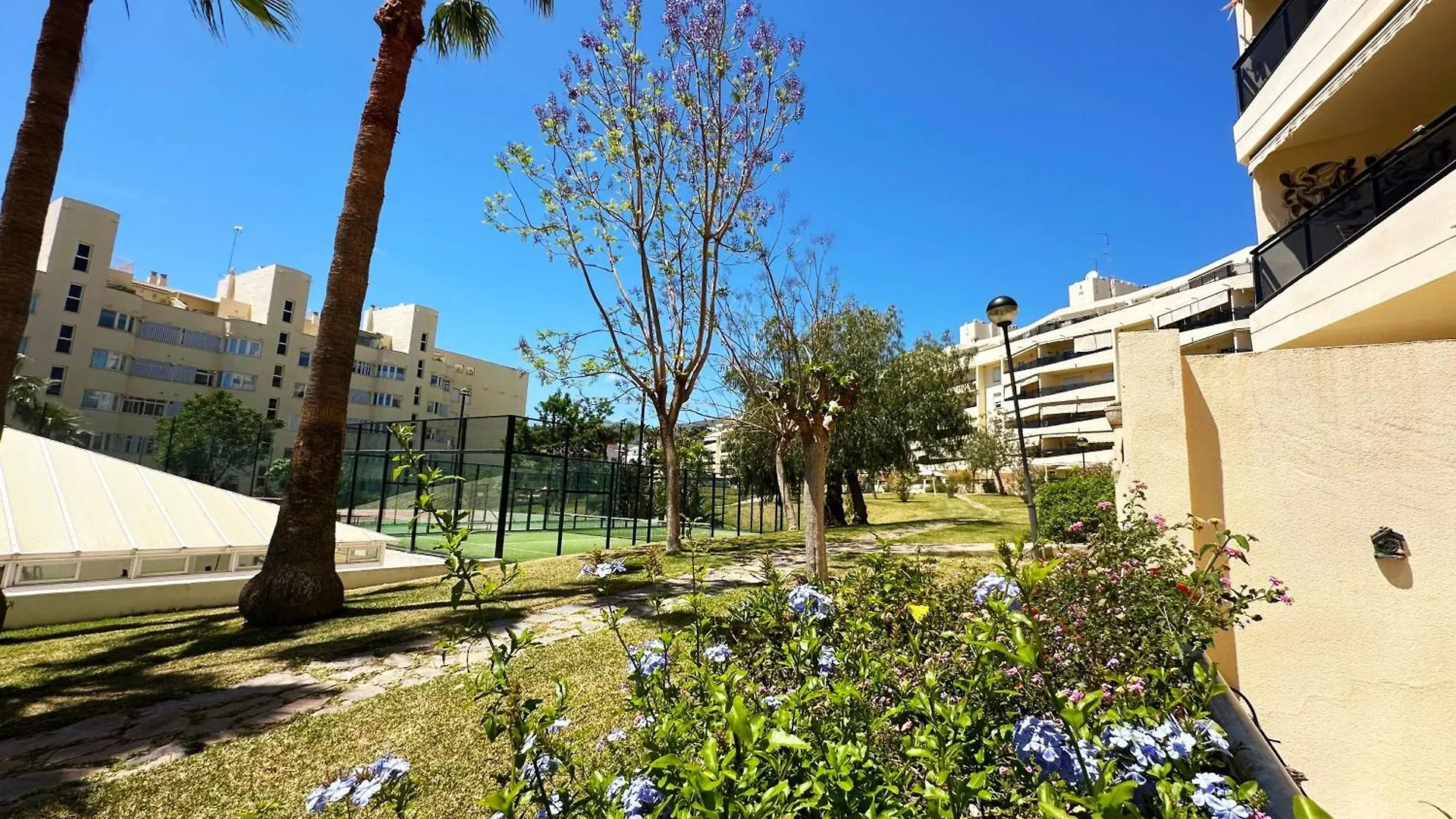 Bri - Amplio Apartamento Con Terraza, Piscina, Tenis, Padel, Playa A 5 Minutos Torremolinos 0*,  Spain
