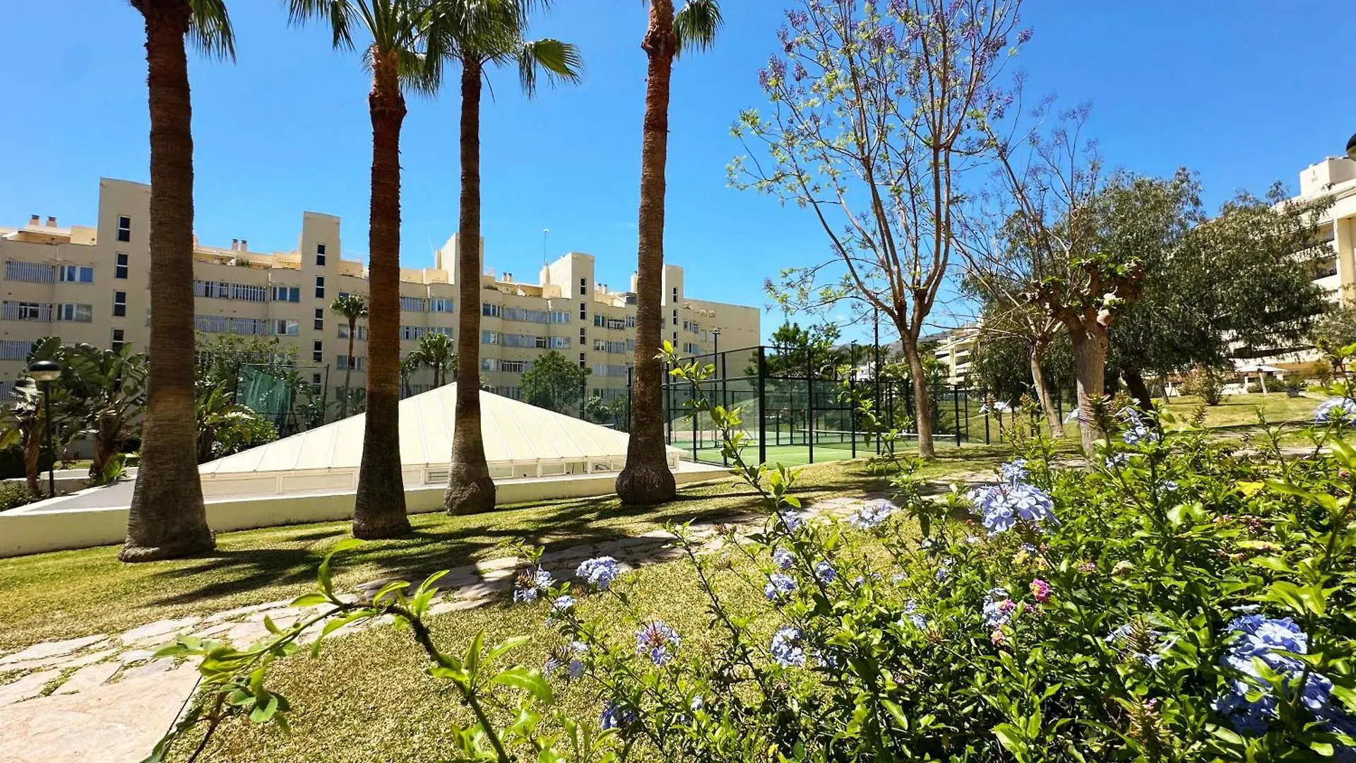 Bri - Amplio Apartamento Con Terraza, Piscina, Tenis, Padel, Playa A 5 Minutos Torremolinos Apartment