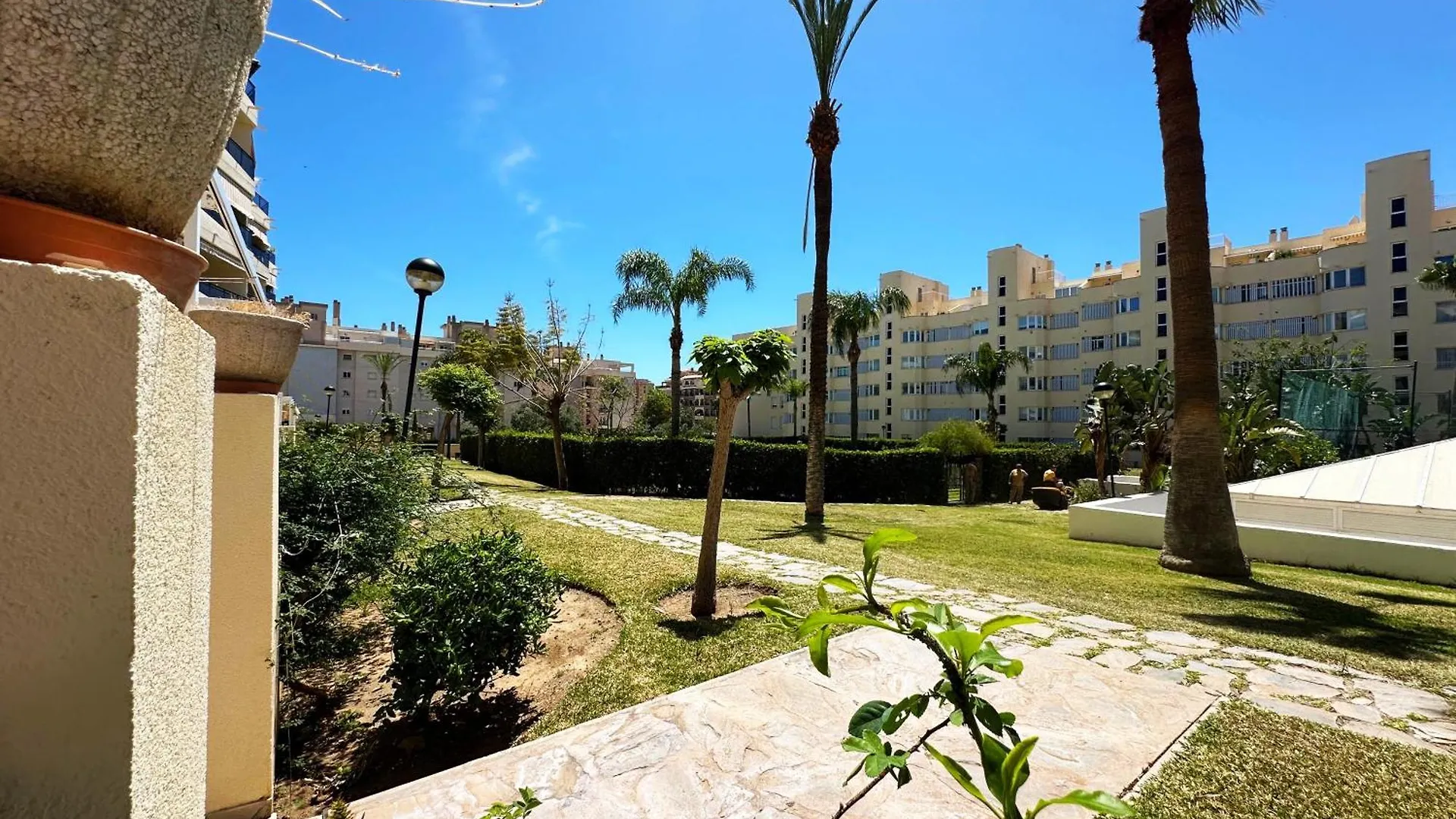 Bri - Amplio Apartamento Con Terraza, Piscina, Tenis, Padel, Playa A 5 Minutos Torremolinos Spain