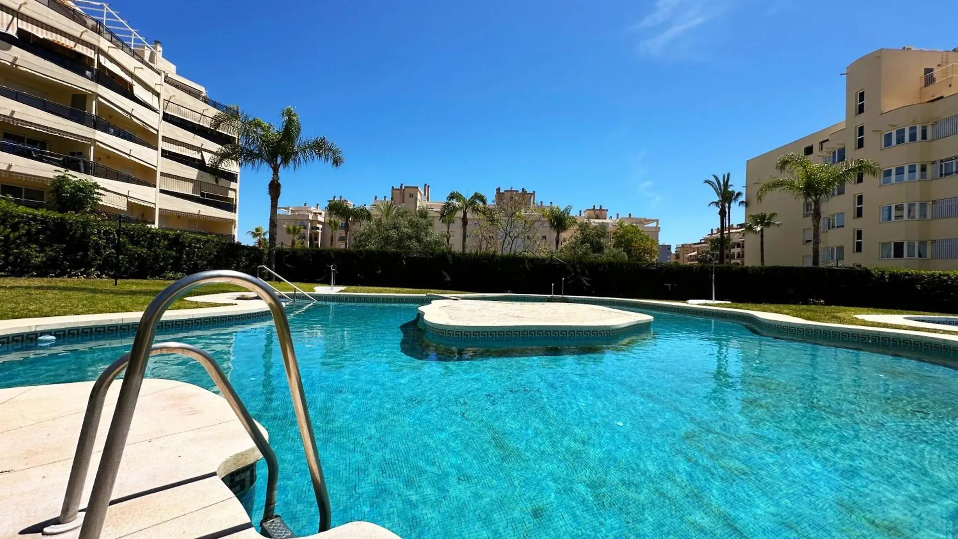 Bri - Amplio Apartamento Con Terraza, Piscina, Tenis, Padel, Playa A 5 Minutos contacts