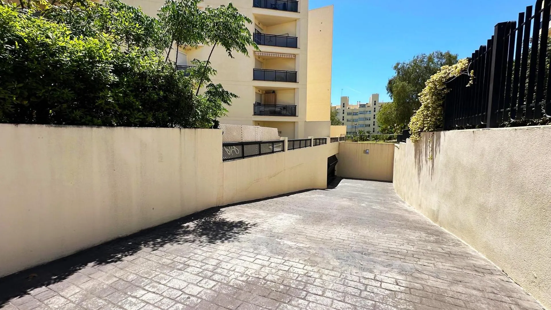 Apartment Bri - Amplio Apartamento Con Terraza, Piscina, Tenis, Padel, Playa A 5 Minutos Torremolinos